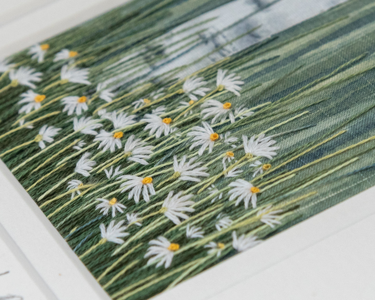 Close up of the white daises showing the stitch detailing.