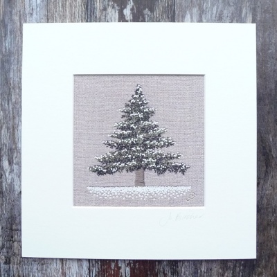 snowy-christmas-tree-02